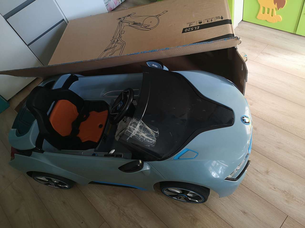 Samochodzik elektryczny dla dziecka