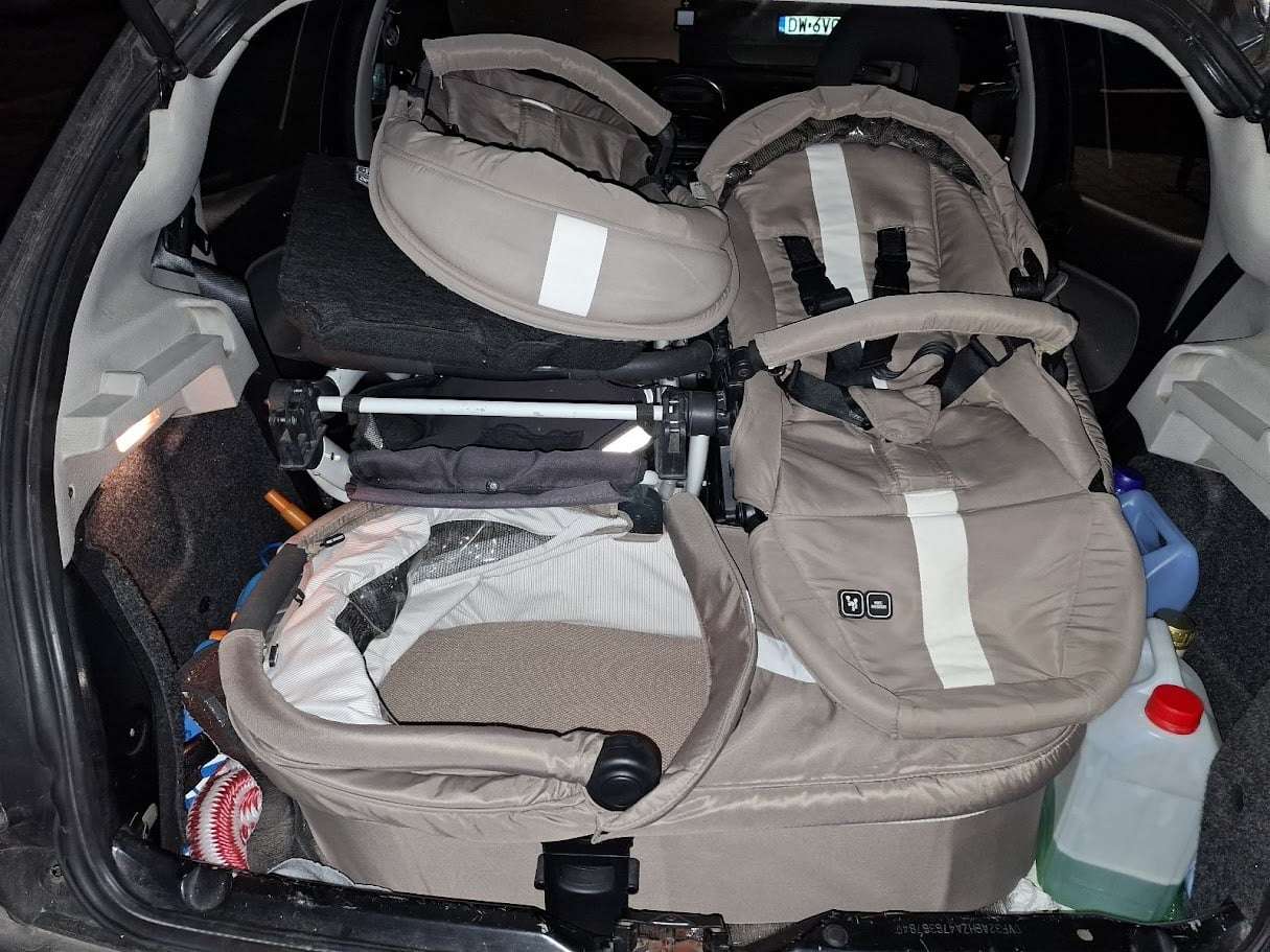 Wózek bliźniaczy dla rodzeństwa