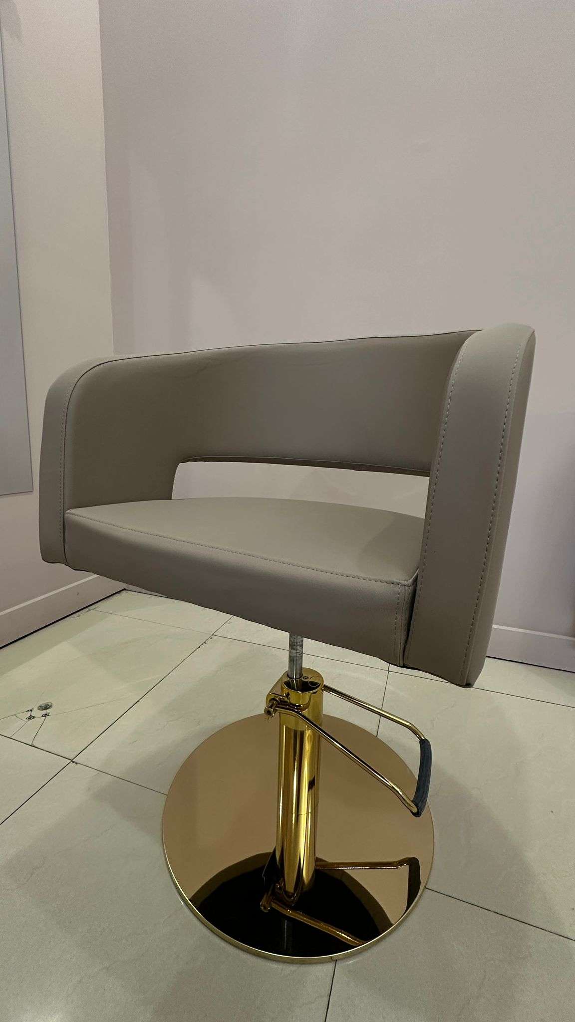 Wyposażenie salonu fryzjerskiego